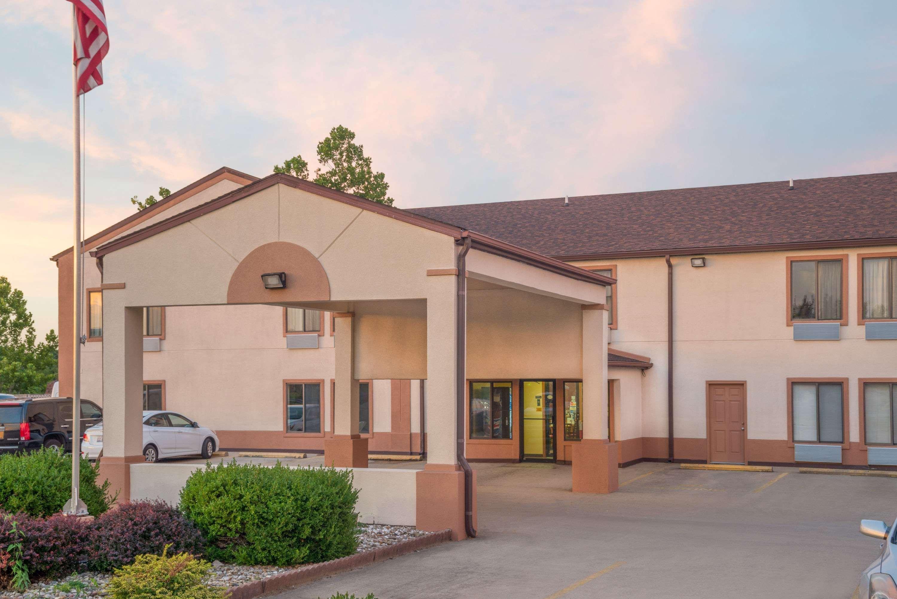 Super 8 By Wyndham Vincennes Μοτέλ Εξωτερικό φωτογραφία