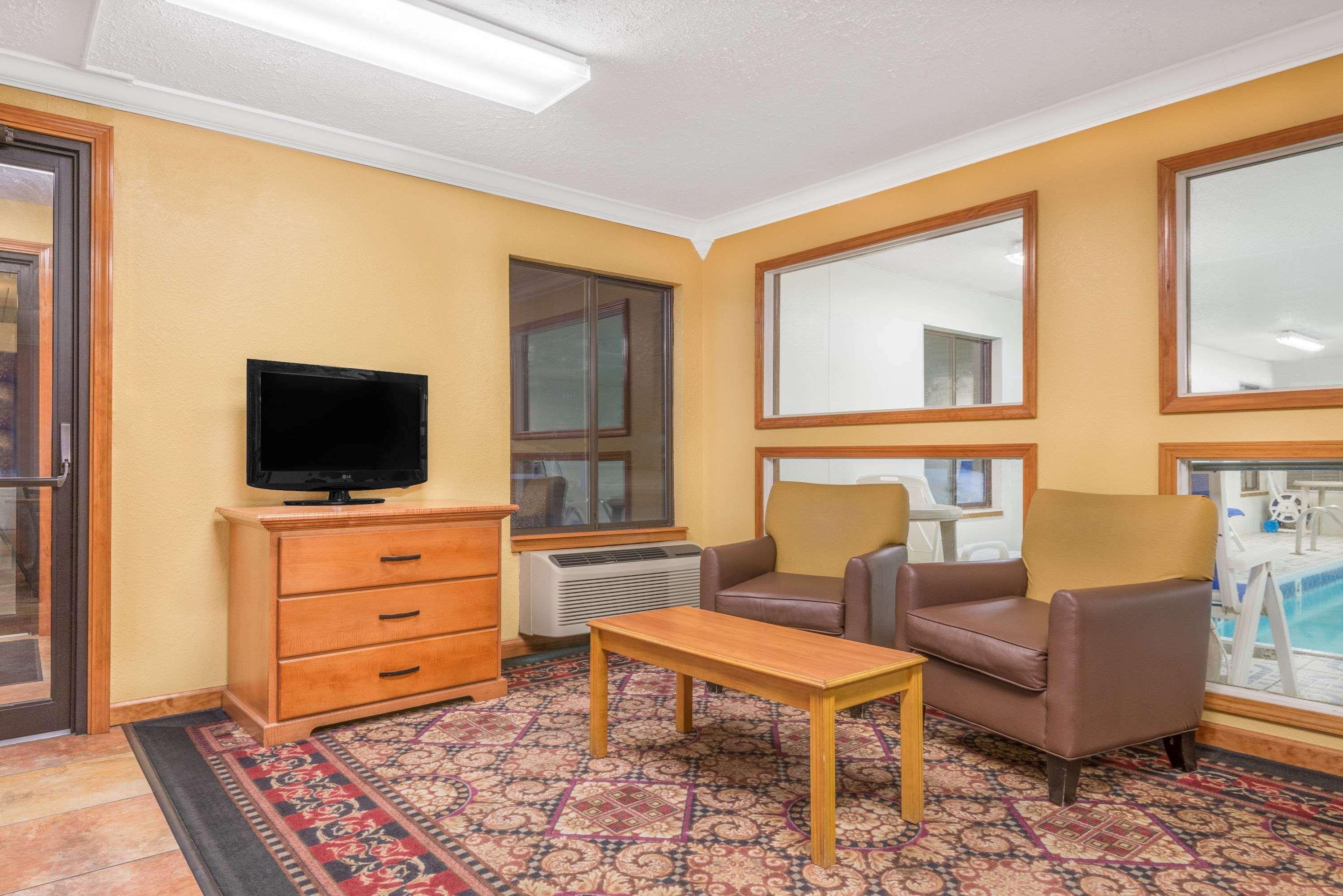 Super 8 By Wyndham Vincennes Μοτέλ Εξωτερικό φωτογραφία
